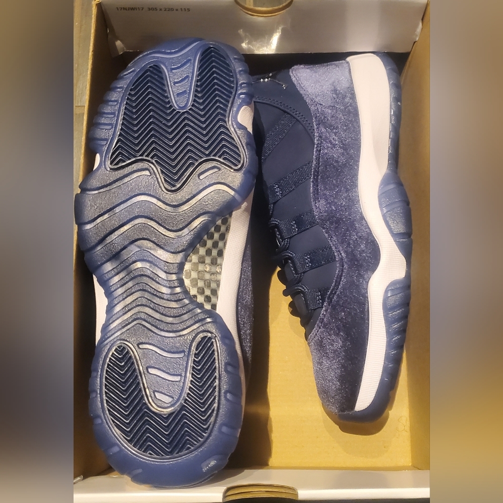 Womens retro 11 jordans
